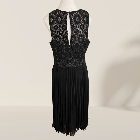 Maggy London Black Lace Bodice Pleated Midi Dress - Size 12 - Picture 5 of 7